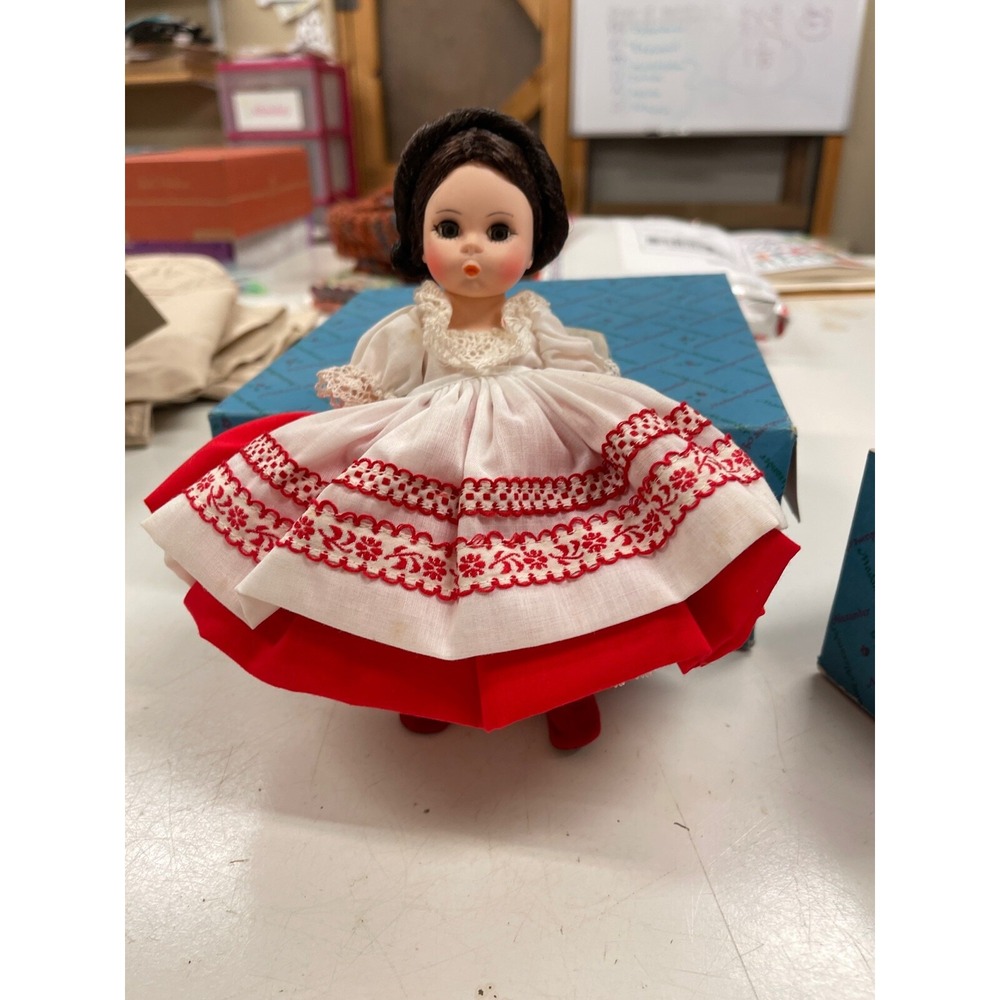 Madame Alexander 8" Doll‎ RUSSIA #574 with original Box EUC